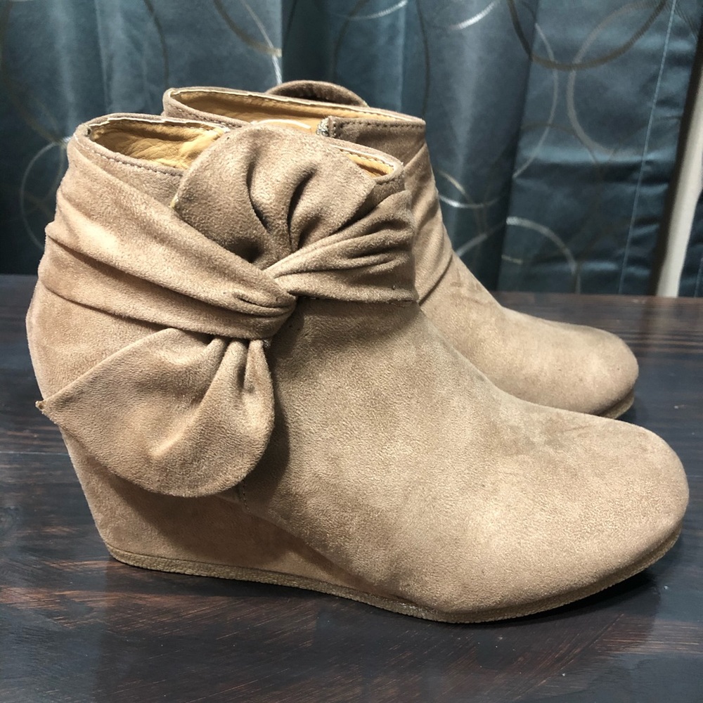 Women’s tan suede booties